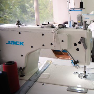 Прямострочная швейная машина JACK